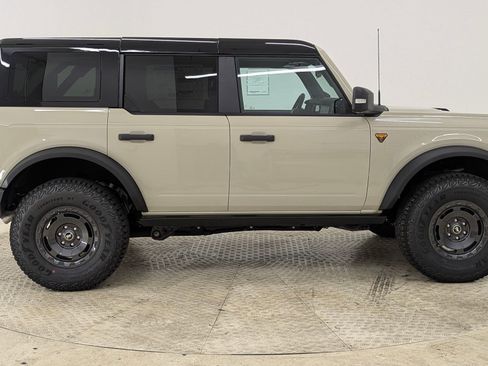 New 2025 Ford Bronco Badlands image 8