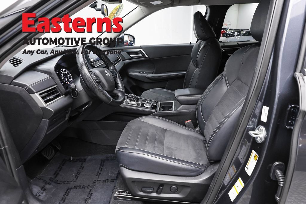 Used 2024 Mitsubishi Outlander SE AWD/4WD image 16