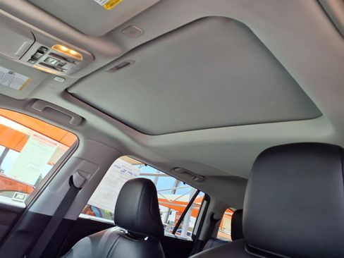 Used 2023 Toyota Highlander XLE FWD image 19