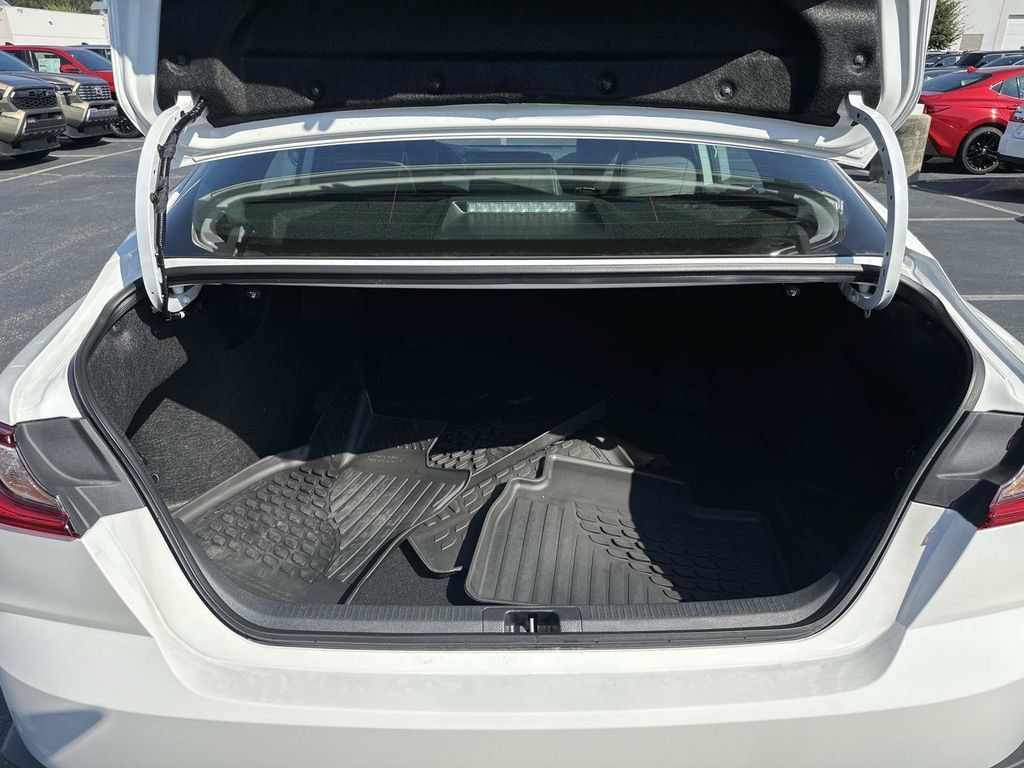 Used 2026 Toyota Camry SE FWD image 12
