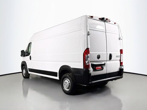 Used 2025 RAM ProMaster 2500 w/ Convenience Group FWD image 3