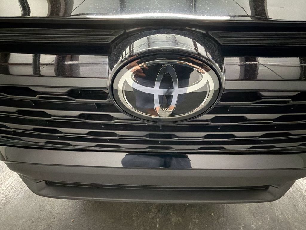 Used 2021 Toyota RAV4 LE FWD image 27