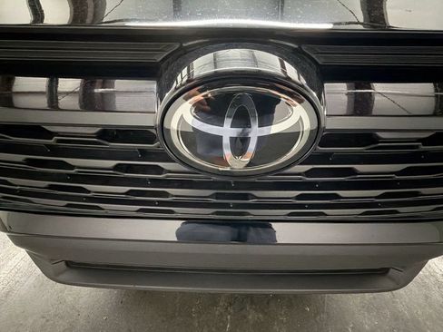Used 2021 Toyota RAV4 LE FWD image 27