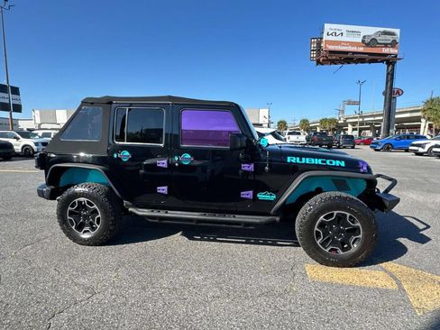 Used 2015 Jeep Wrangler Unlimited Rubicon AWD/4WD image 11