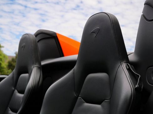 Used 2015 McLaren 650S Spider image 26