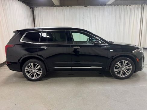 Used 2025 Cadillac XT6 Premium Luxury image 3