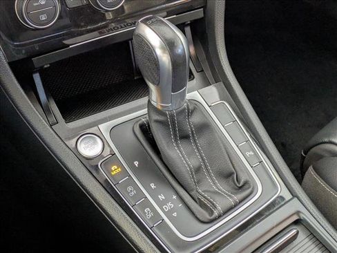 Used 2019 Volkswagen Golf 4-Door image 12