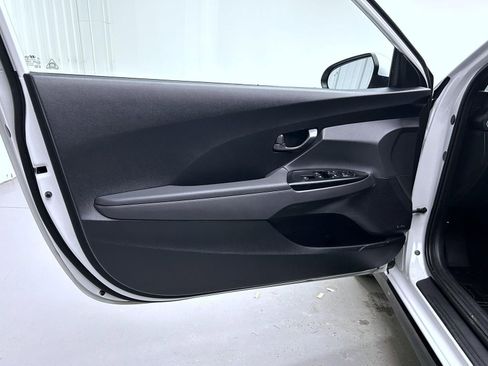 Used 2020 Hyundai Veloster Turbo image 9