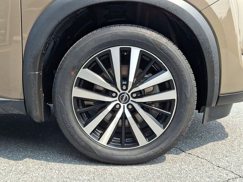 Certified 2023 Nissan Pathfinder Platinum w/ Cargo Package AWD/4WD image 9
