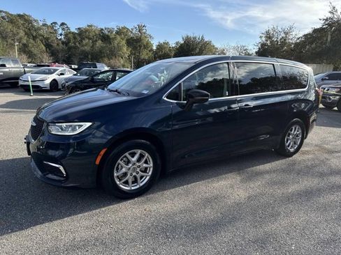 Used 2024 Chrysler Pacifica Touring-L image 5