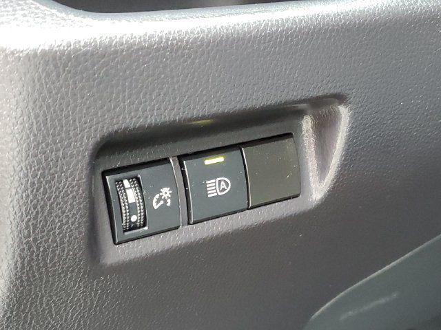 Used 2025 Toyota RAV4 XLE AWD/4WD image 8
