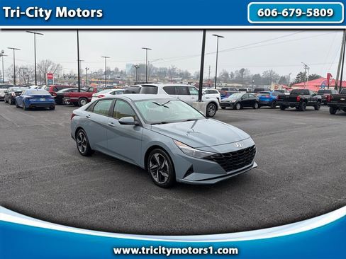Used 2023 Hyundai Elantra SEL w/ Convenience Package image 1