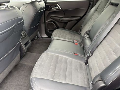 Used 2024 Mitsubishi Outlander FWD image 10