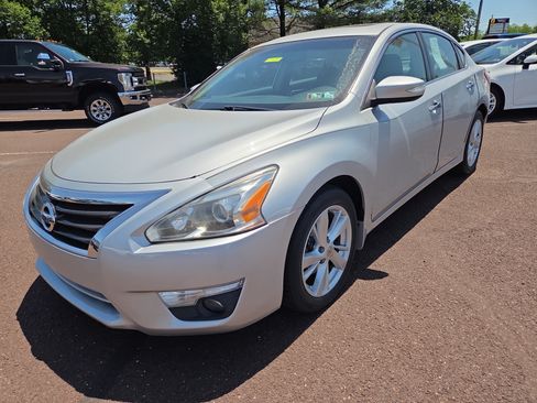 Used 2013 Nissan Altima 2.5 SL w/ Technology Pkg FWD image 7