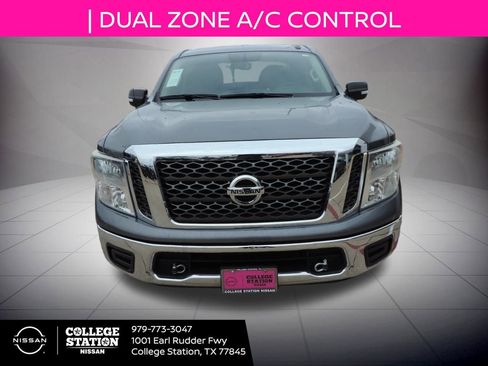 Used 2017 Nissan Titan SV image 10