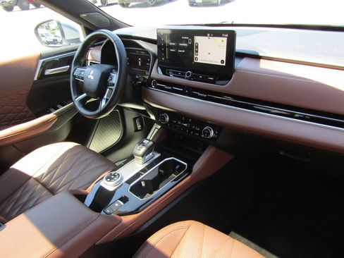 Used 2025 Mitsubishi Outlander SEL AWD/4WD image 19