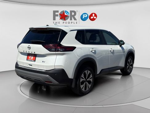 Used 2023 Nissan Rogue SV image 5