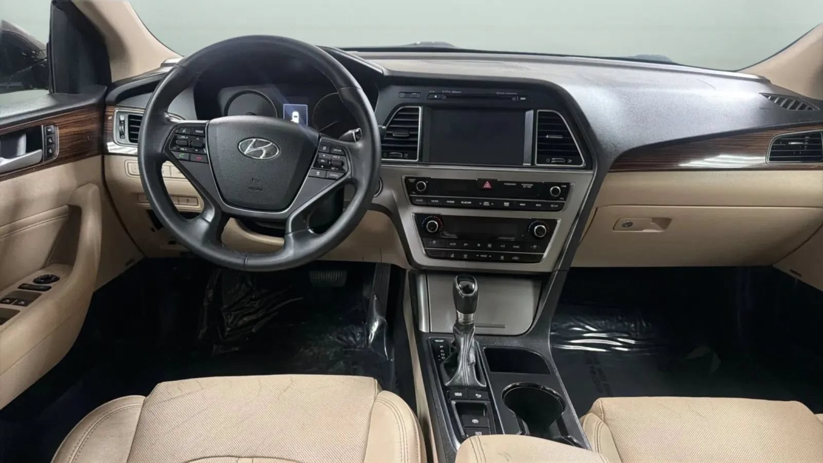 Used 2016 Hyundai Sonata Limited w/ Option Group 04 FWD image 10