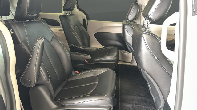 Used 2024 Chrysler Pacifica Limited FWD image 24