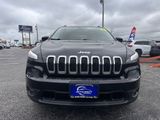 Used 2018 Jeep Cherokee Latitude Plus w/ Cold Weather Group image 2