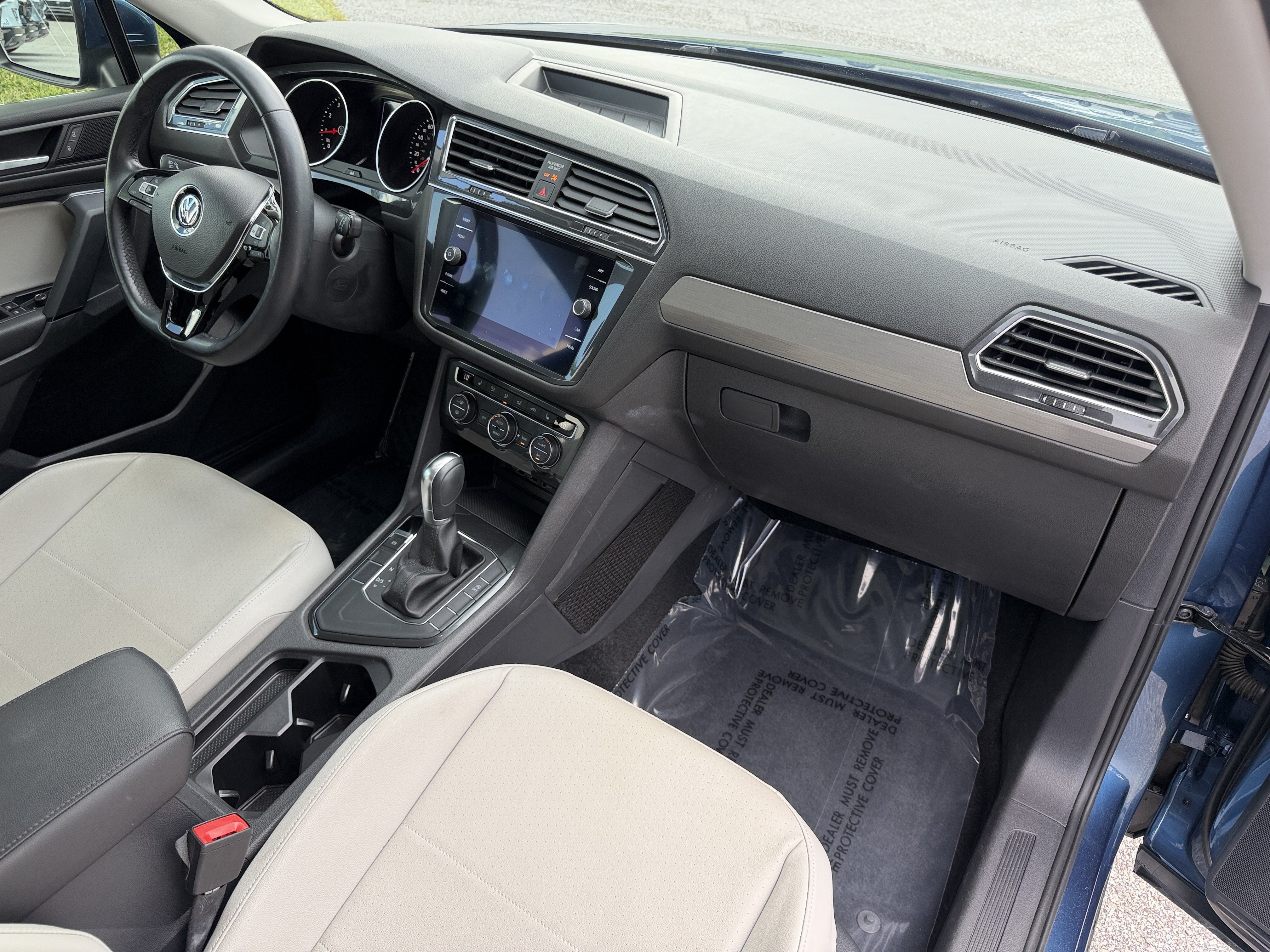 Used 2019 Volkswagen Tiguan SE w/ Panoramic Sunroof Package FWD image 12
