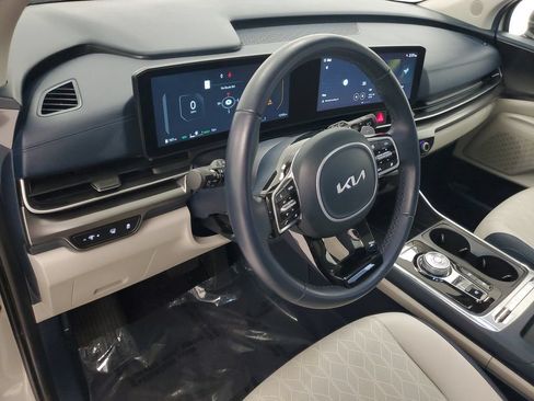 Used 2025 Kia Carnival SX w/ SX Dark Edition Package FWD image 11