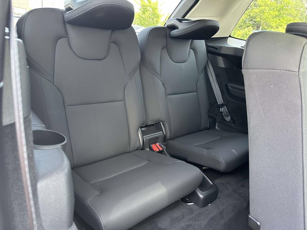 Used 2025 Volvo XC90 B6 Plus AWD/4WD image 13