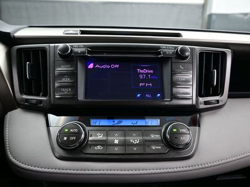 Used 2013 Toyota RAV4 XLE image 19