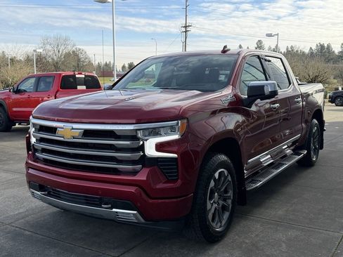 Used 2025 Chevrolet Silverado 1500 High Country w/ Technology Package image 4