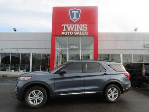 Used 2021 Ford Explorer XLT w/ Equipment Group 202A image 1