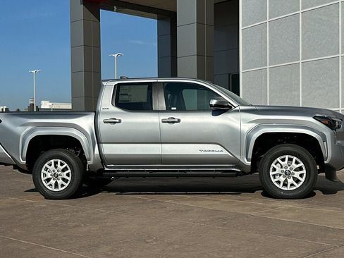 New 2026 Toyota Tacoma SR5 image 3