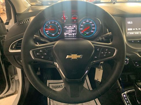 Used 2017 Chevrolet Cruze LT image 16