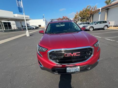 Used 2020 GMC Terrain SLE w/ Driver Convenience Package image 3