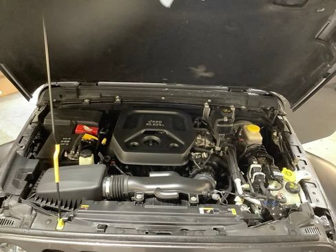 Used 2021 Jeep Wrangler Sport AWD/4WD image 18