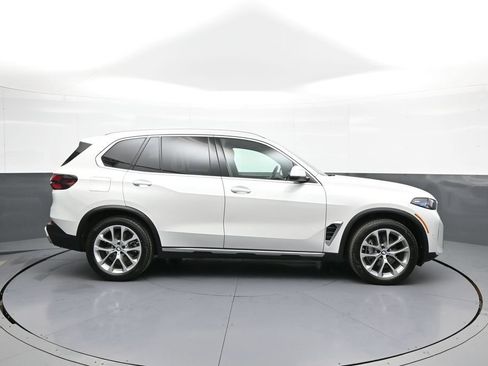 Used 2024 BMW X5 xDrive40i w/ Premium Package AWD/4WD image 5