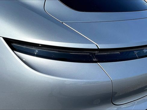 Used 2022 Porsche Taycan image 28