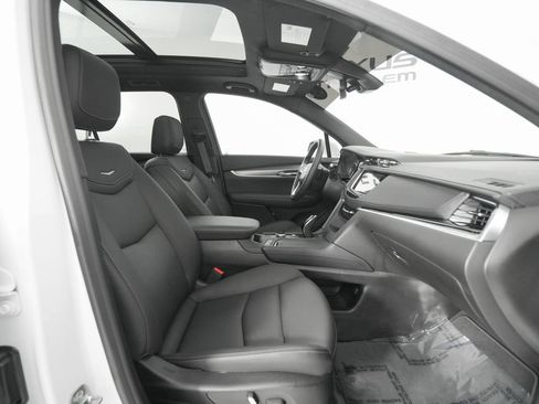 Used 2025 Cadillac XT6 Luxury FWD image 19
