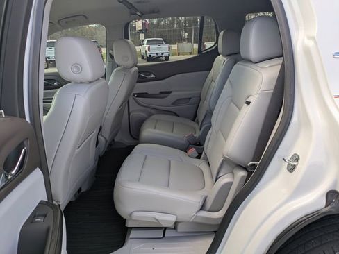 Used 2023 GMC Acadia SLT w/ Technology Package image 16
