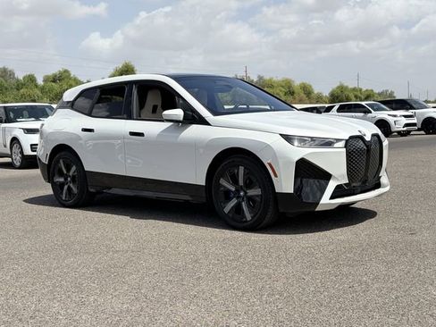 Used 2024 BMW iX xDrive50 w/ Premium Package AWD/4WD image 4