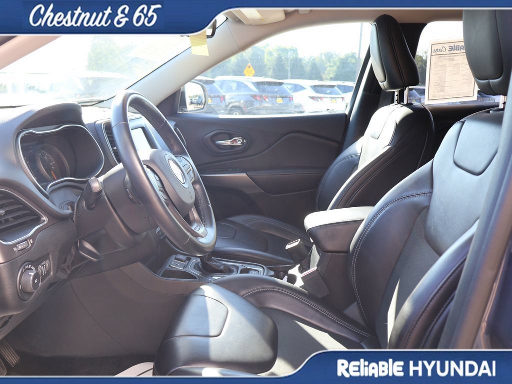 Used 2021 Jeep Cherokee Latitude Plus FWD image 22