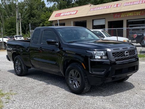 Used 2025 Nissan Frontier SV RWD image 3