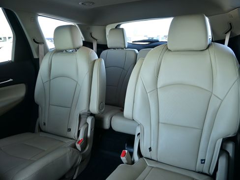 Used 2021 Buick Enclave Essence w/ Sport Touring Edition image 27