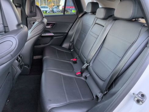 Used 2024 Mercedes-Benz GLC 300 4MATIC image 16