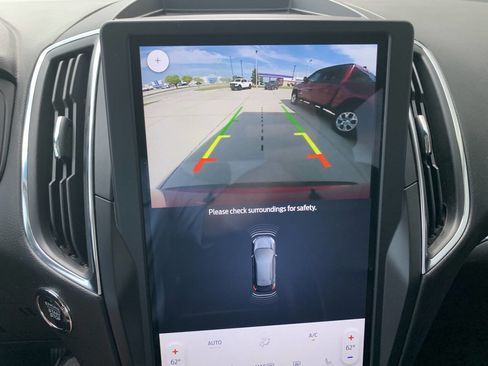 Used 2024 Ford Edge Titanium image 17