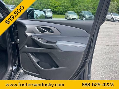 Used 2020 Chevrolet Traverse LT FWD image 20