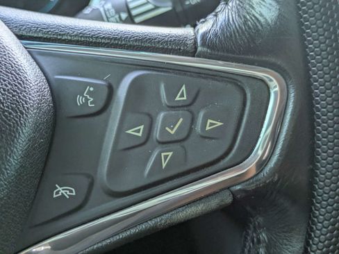 Used 2019 Chevrolet Equinox LT w/ Sun & Navigation Package FWD image 18
