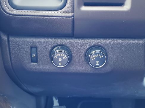 Used 2021 GMC Canyon Denali image 23