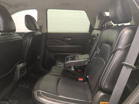 Used 2022 Nissan Pathfinder SV AWD/4WD image 18