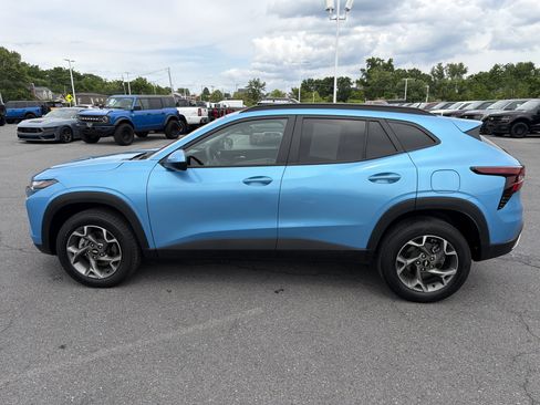 Used 2025 Chevrolet Trax LT FWD image 7