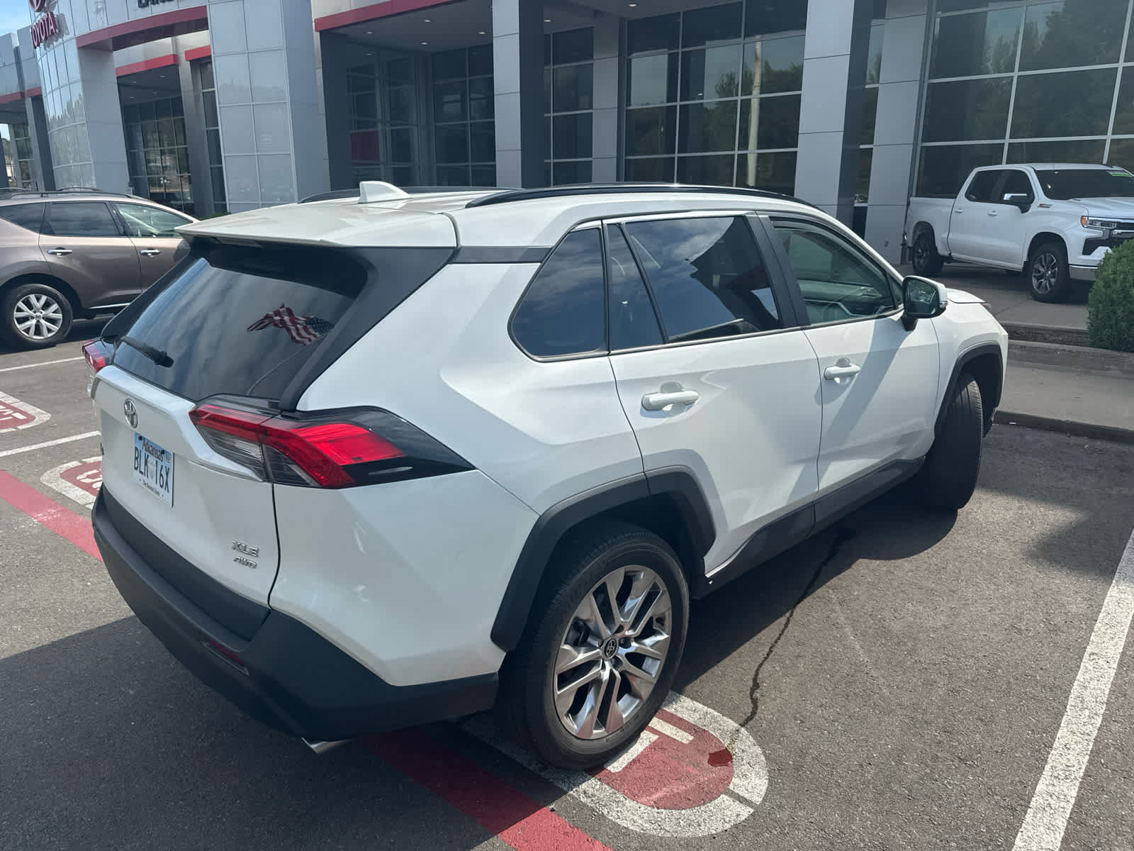 Used 2021 Toyota RAV4 XLE Premium AWD/4WD image 4